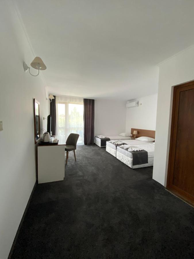 Villa Aqua Family Hotel Burgas Exterior photo