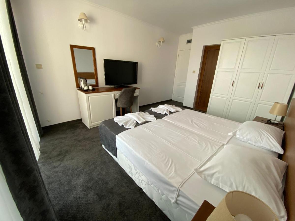 Villa Aqua Family Hotel Burgas Exterior photo